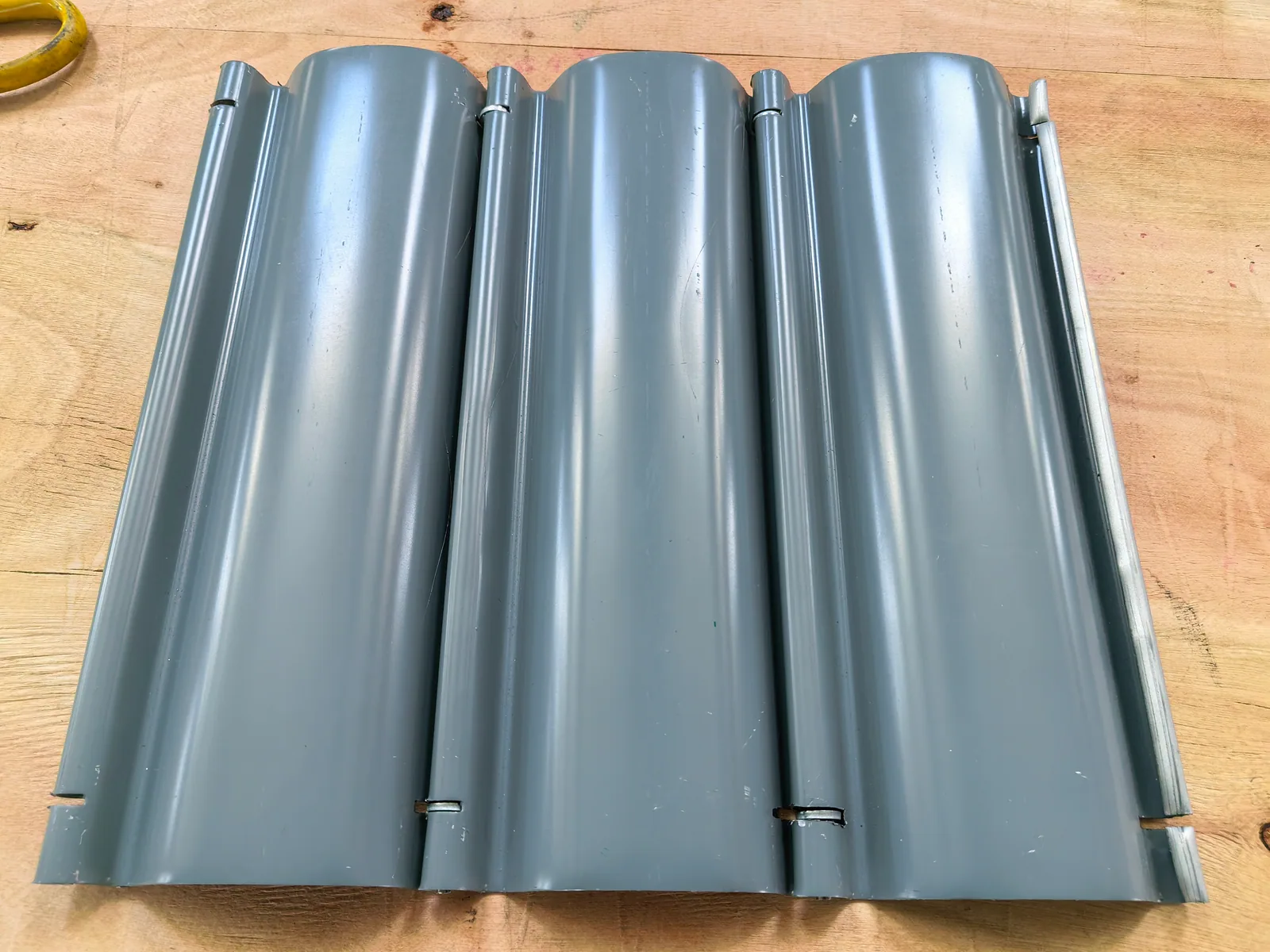 PPS 100 prepainted steel curtain slats with wind-lock clips